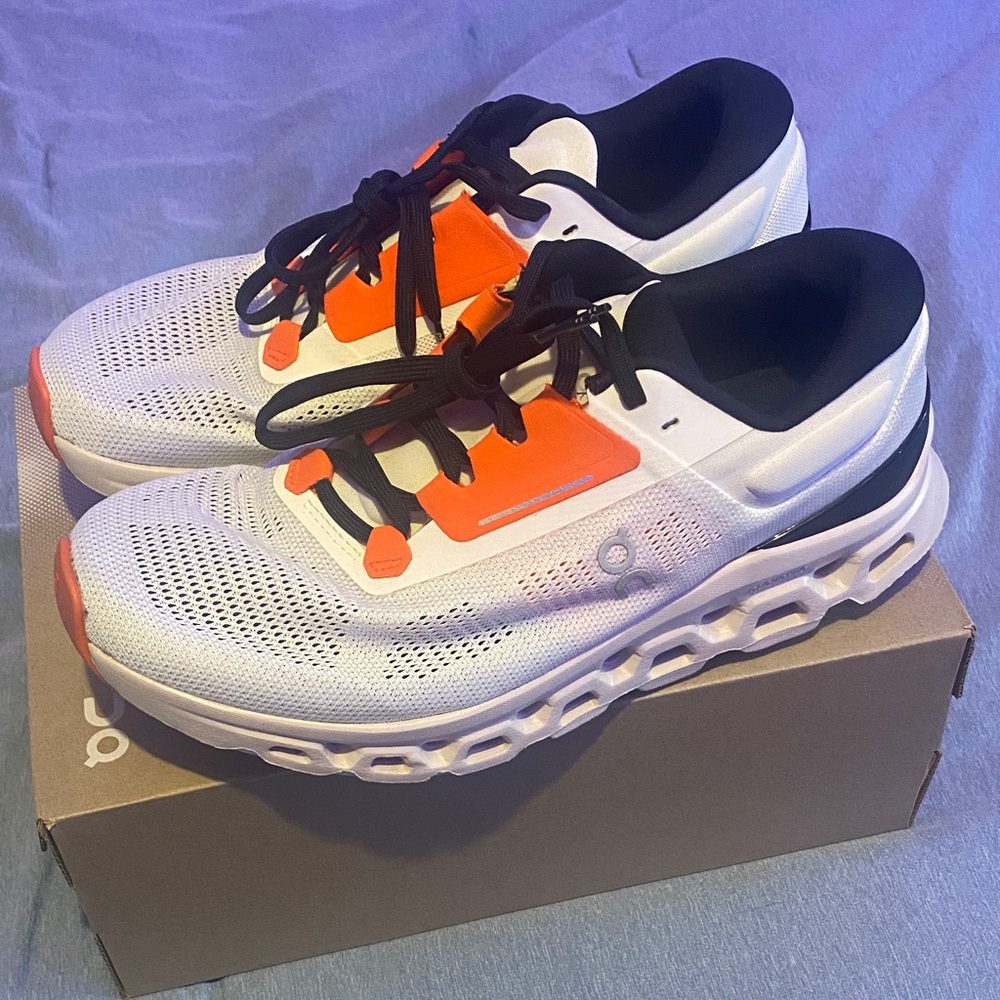 On Running Dynamic White and Orange Shoes - Picture 2 of 6